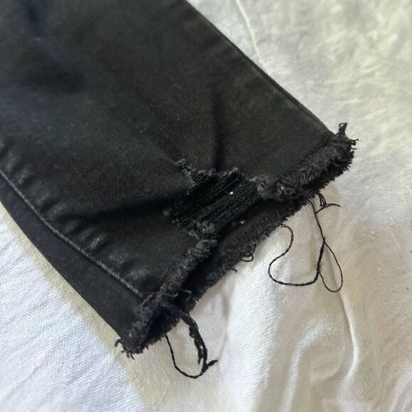 Universal Thread Black Mid-Rise Distressed Skinny Jeans Frayed Hem Size 8 / 29 R - Picture 8 of 13